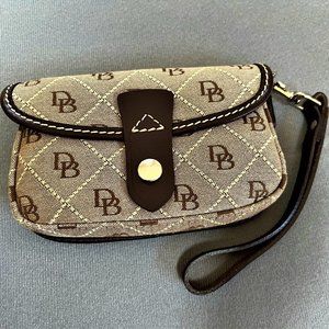 Dooney and Bourke Vintage Wristlet purse